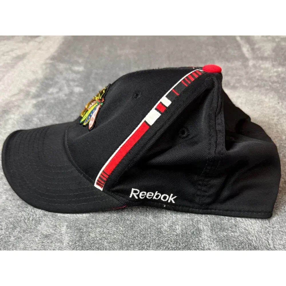 Reebok Chicago Blackhawks Black Red NHL Flex Fit Stretch Hockey Cap Hat